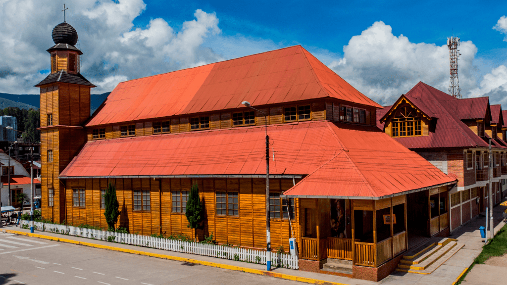 IGLESIA MATRIZ SANTA ROSA DE OXAPAMPA